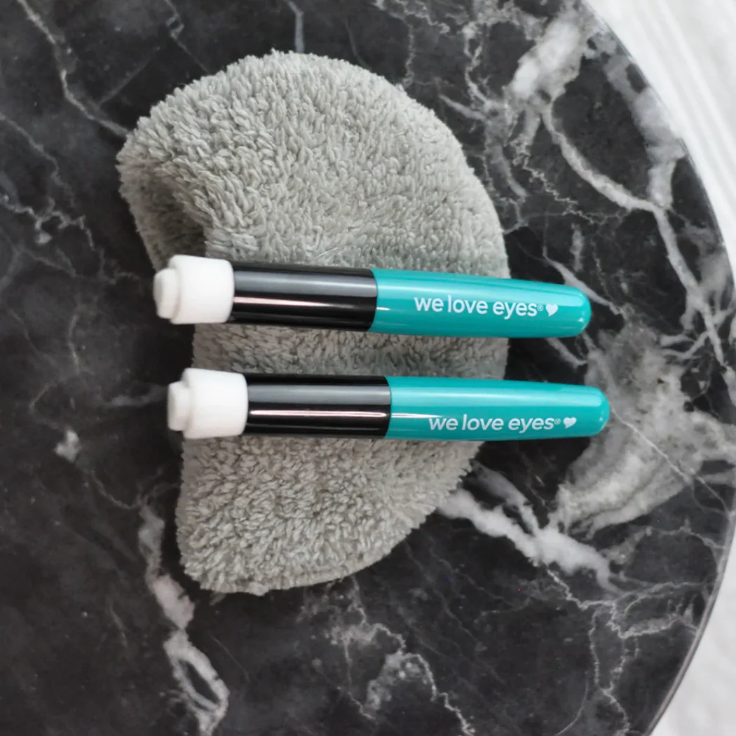 WE LOVE EYES Eyelid Margin Cleansing Brush - Image 4