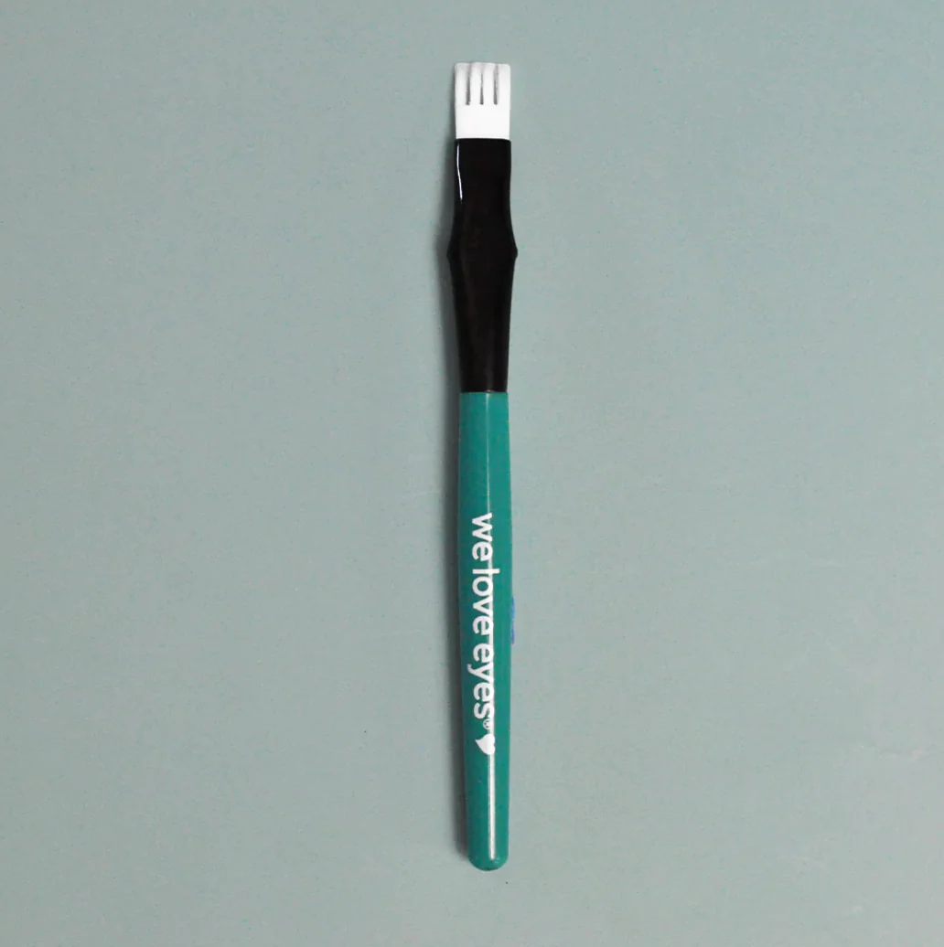 WE LOVE EYES In Between Eyelash Cleansing Brush - Image 5